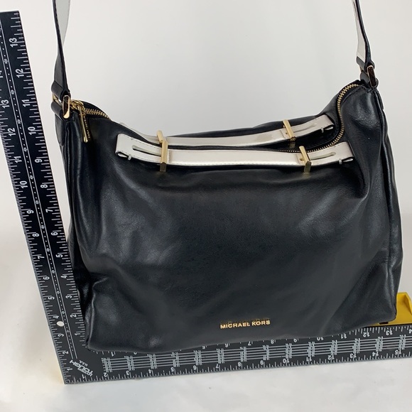 Michael kors bag - Picture 9 of 14